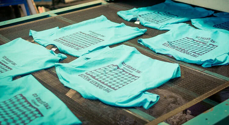 T-Shirt-Drucktechniken: DTF, Siebdruck und Stickerei