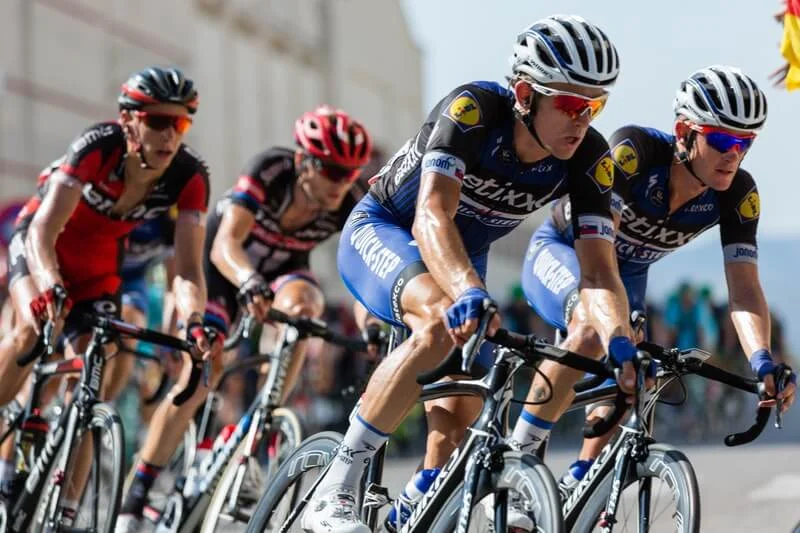 Individuell gestaltete Radtrikots: perfekt für Ihr Team oder Ihre Sportveranstaltungen.