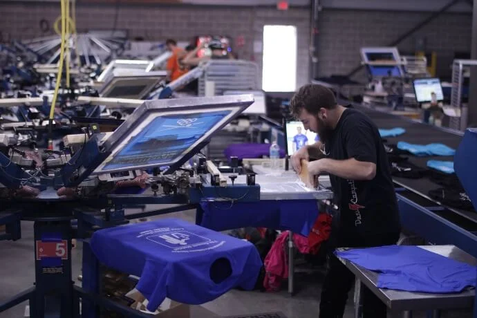 T-shirts sérigraphiés en ligne : mission possible ?
