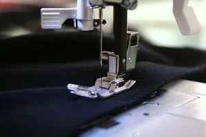 Où faire broder des initiales sur une chemise : un guide de personnalisation.