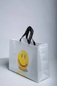 Shopper TNT personalizzate? Ecco quanto costano e quando preferirle a quelle in cotone.