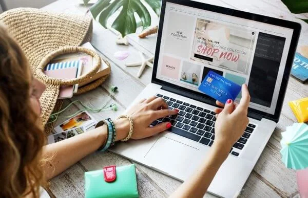 5 motivi per preferire l’abbigliamento personalizzato online